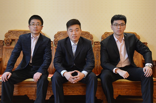 今天下午5点的时候给徐警官通了个电话······我自己在下班路上 被起诉的是李小民和张骅两人······酷盈网 2018.4.11-22:31